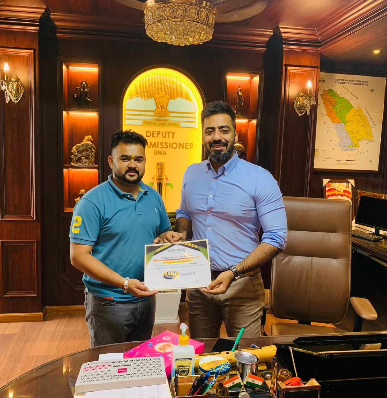 Deepak Soni of Una made it to the semi-finals of TV reality show 'SGT Hunar Ka Rang - Season 3', Deputy Commissioner congratulated him.